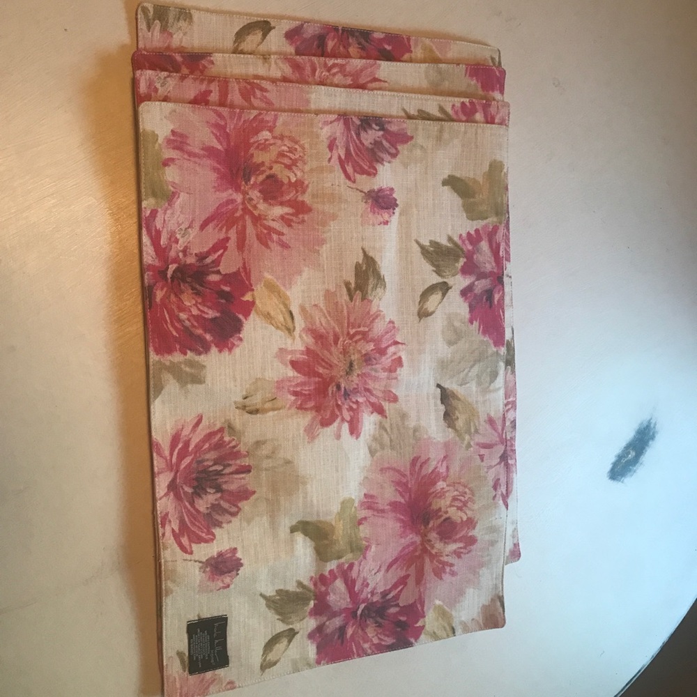 Nicole Miller Home floral placemats